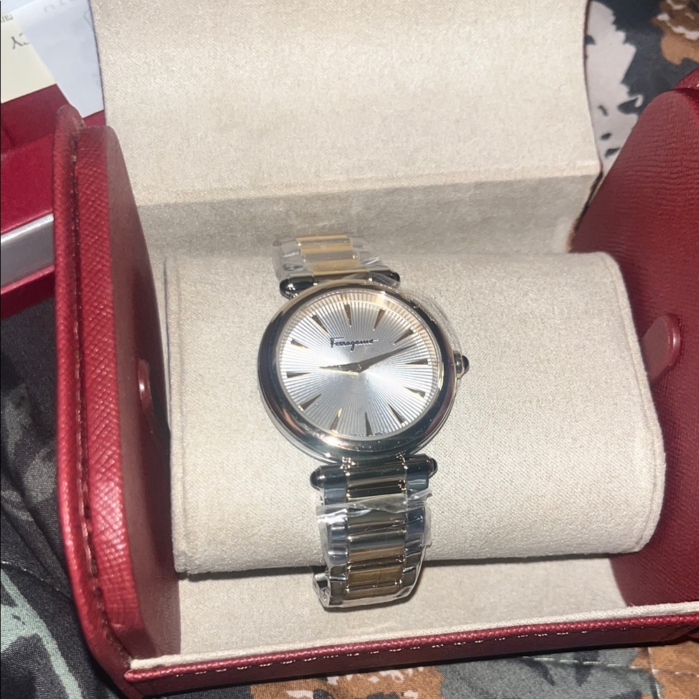 New in box Salvatore ferragamo